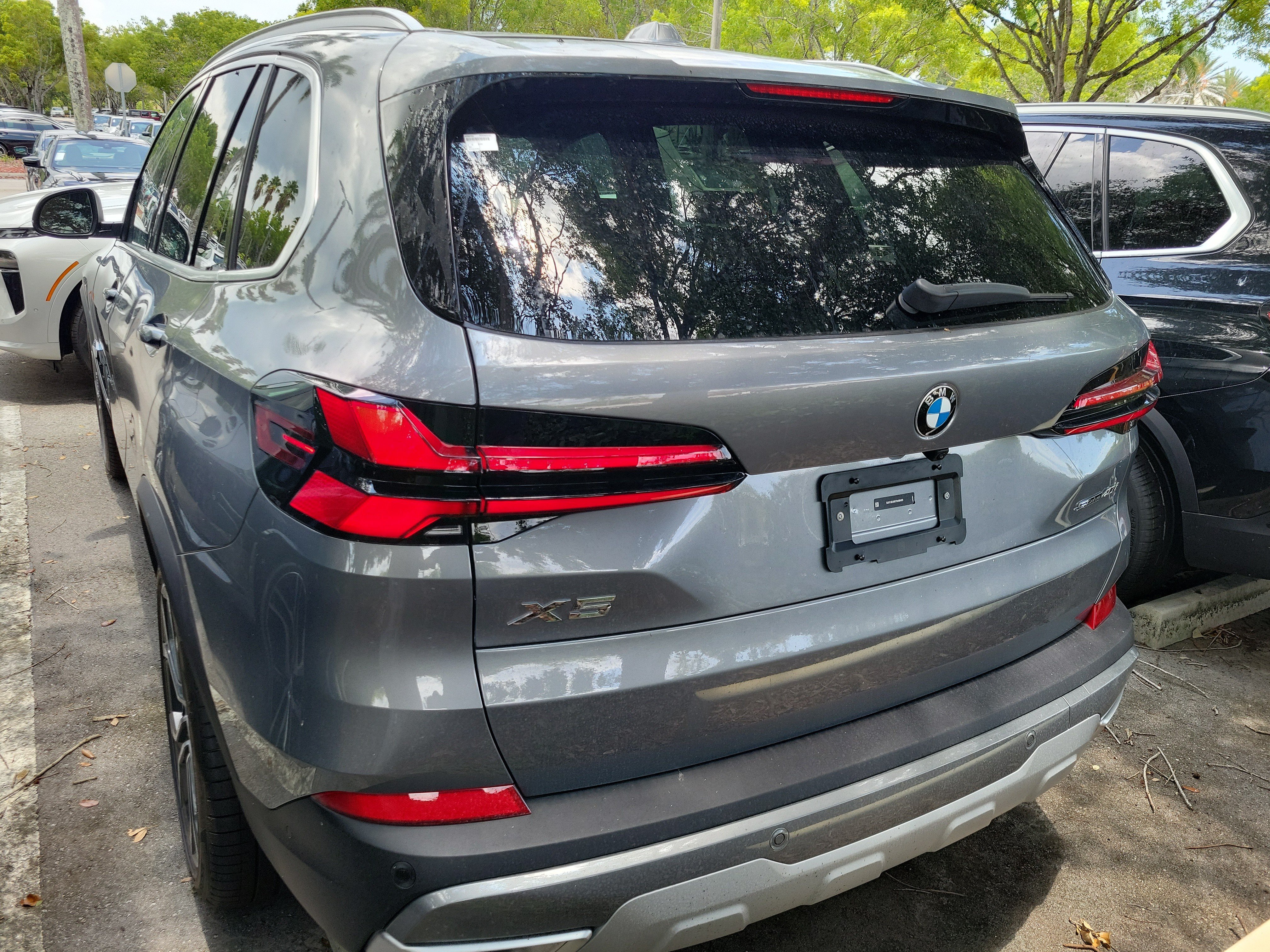 New 2026 Skyscraper Grey Metallic BMW sDrive40i image 3