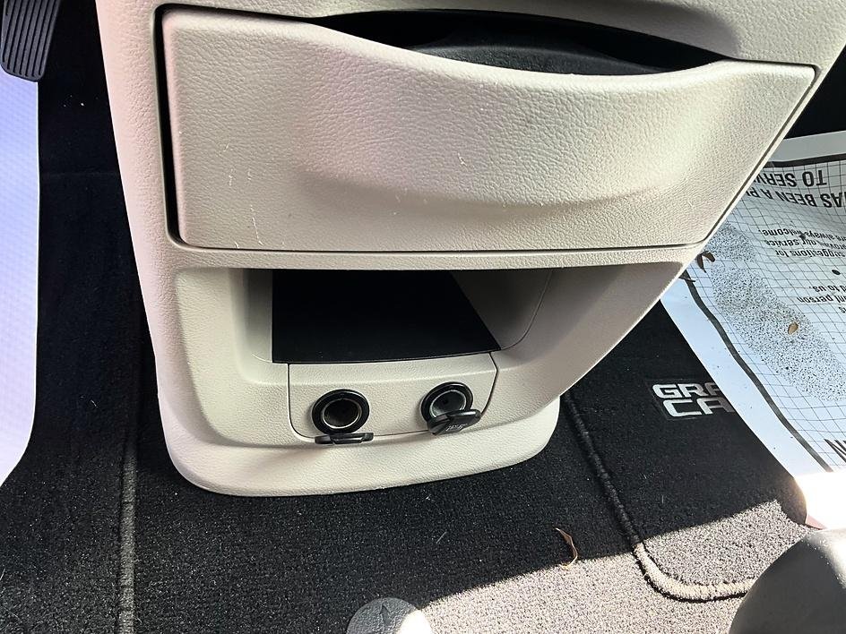 Used 2018 Black Dodge SE image 23