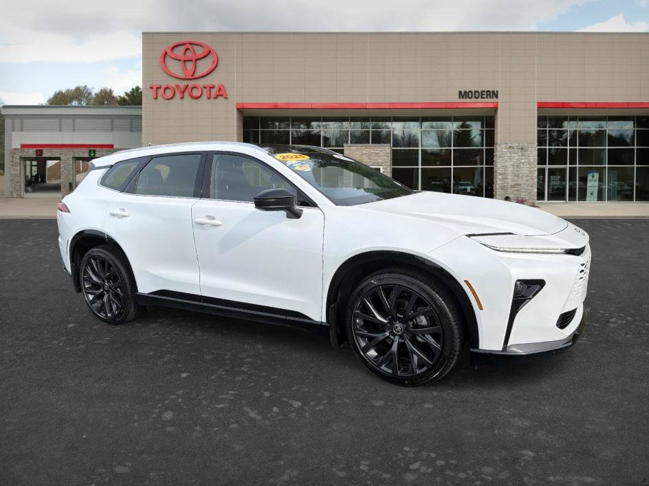 Used 2025 White Toyota Limited image 3