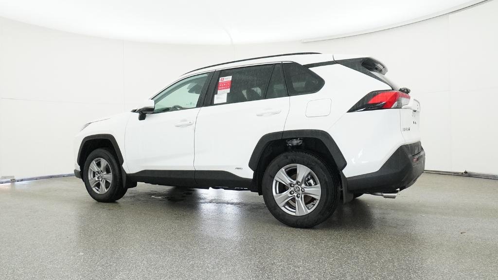 2025 Toyota RAV4 XLE - Photo 6