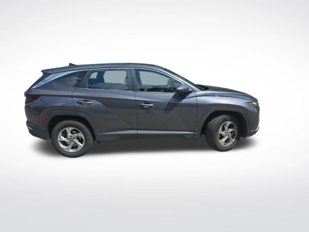 Used 2022 Gray Hyundai SE image 4