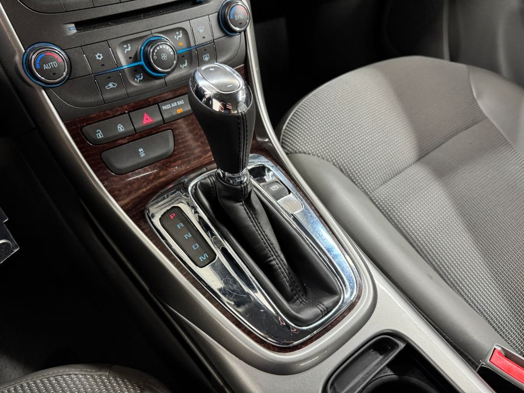 Used 2013 White Chevrolet LT image 21