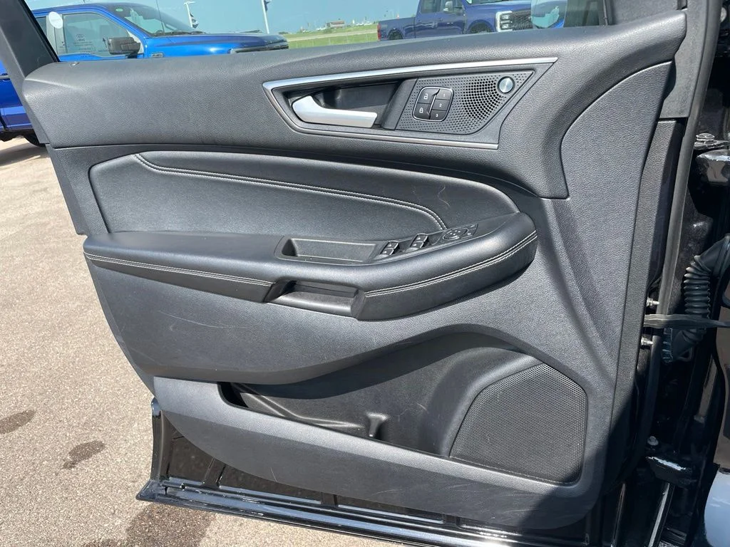 Used 2021 Black Metallic Ford Titanium image 46