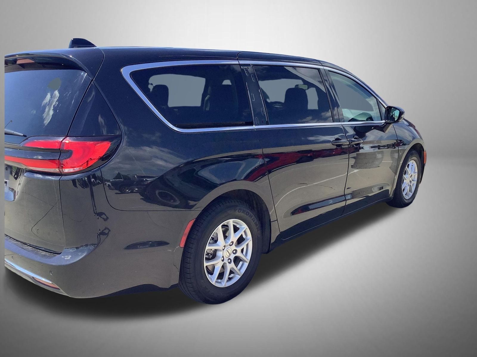 Used 2024 Black Chrysler Touring L image 3
