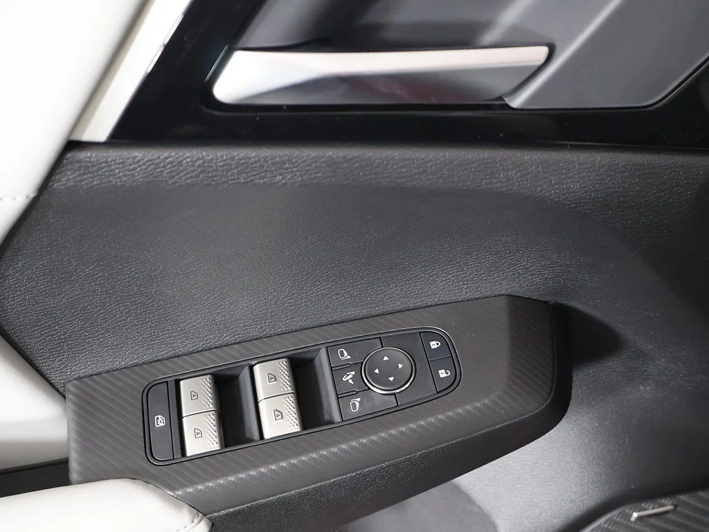 2025 Mitsubishi Outlander SE - Photo 37