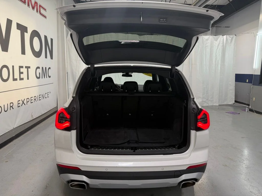 Used 2024 White BMW sDrive30i image 35