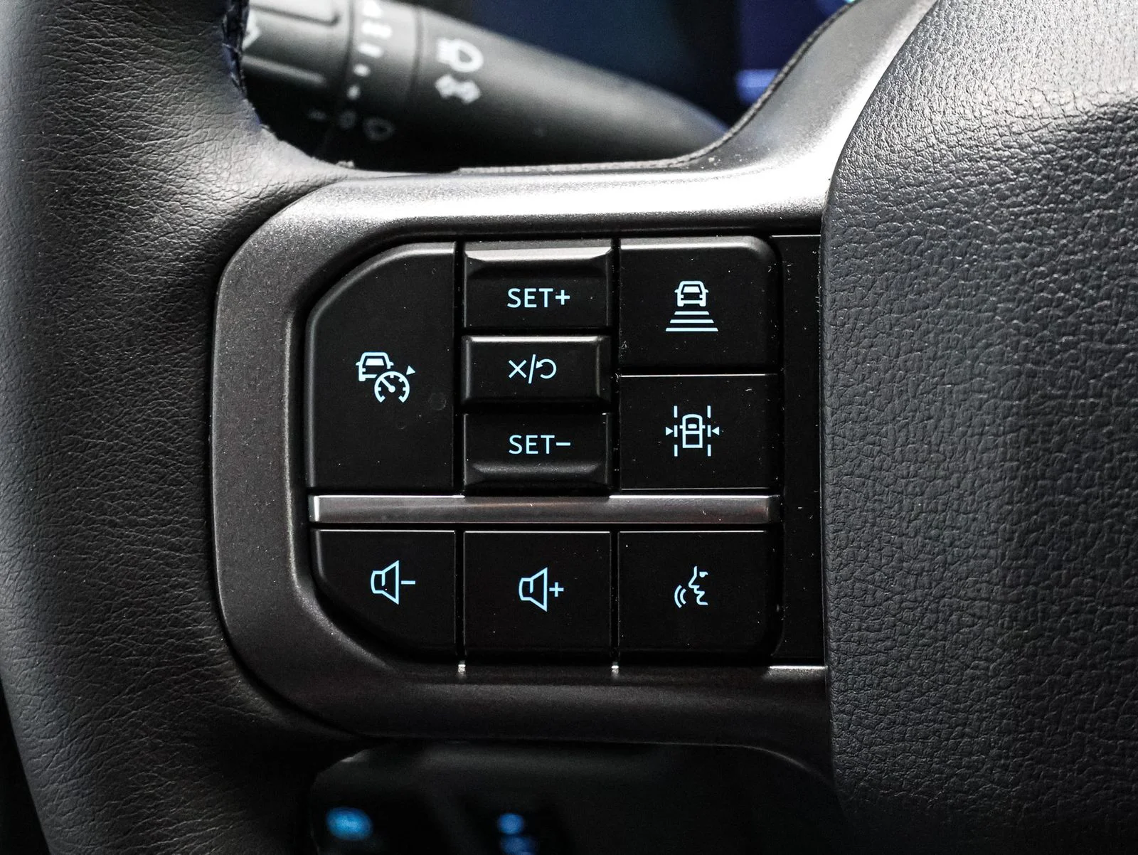 2025 Ford F-150 Lightning Flash - Photo 36