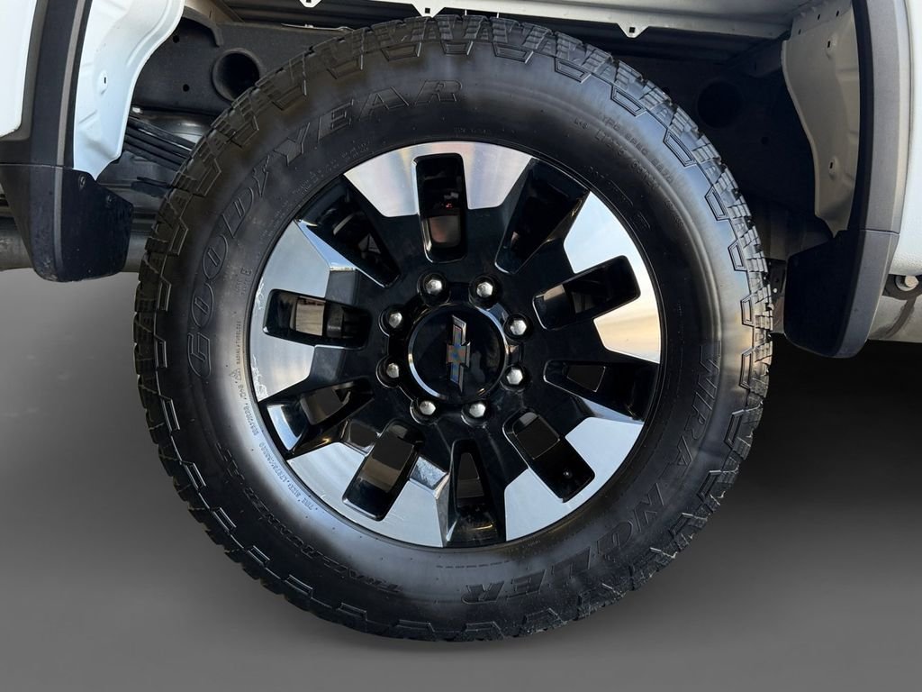 Used 2024 White Chevrolet Custom image 16