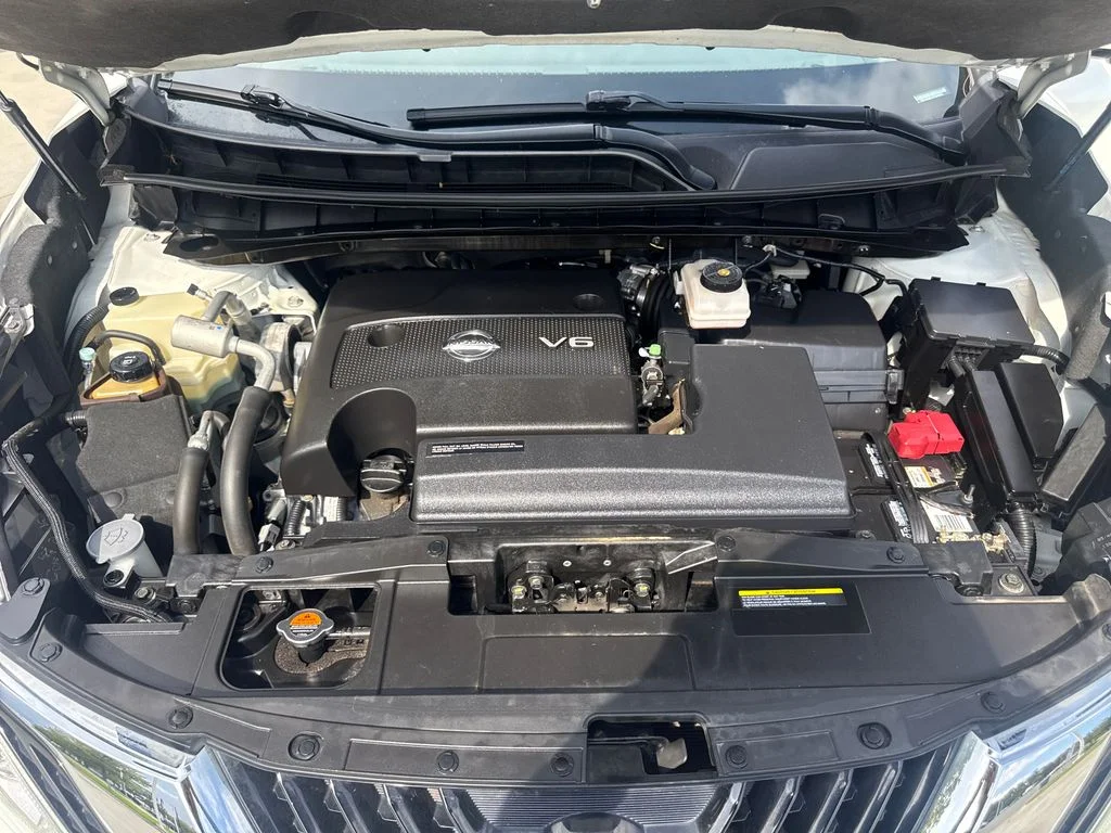 Used 2015 Pearl White Nissan SL image 35