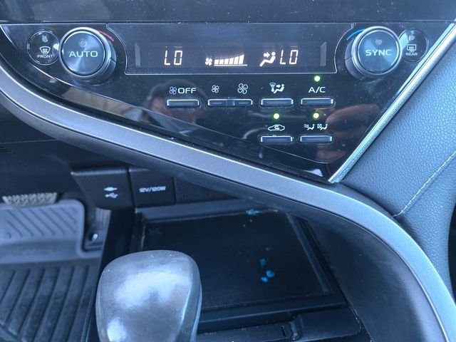 Used 2018 Silver Toyota SE image 14