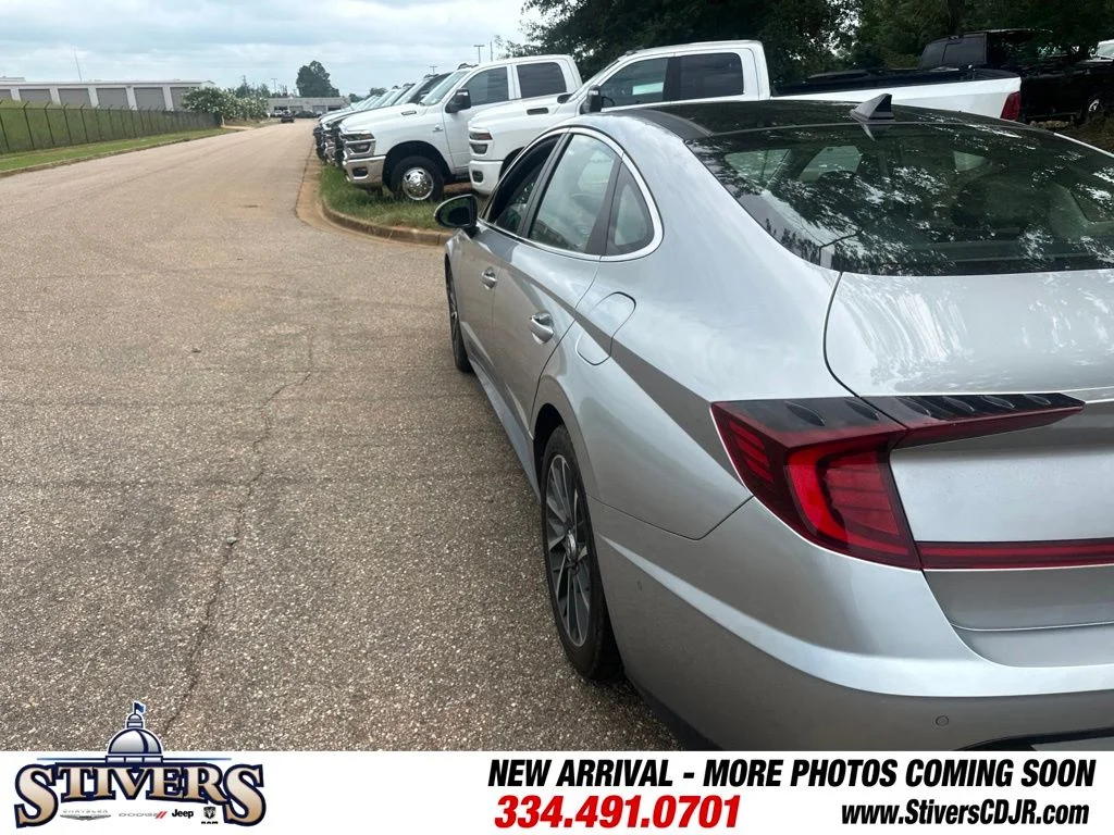 Used 2021 Silver Hyundai Limited image 9