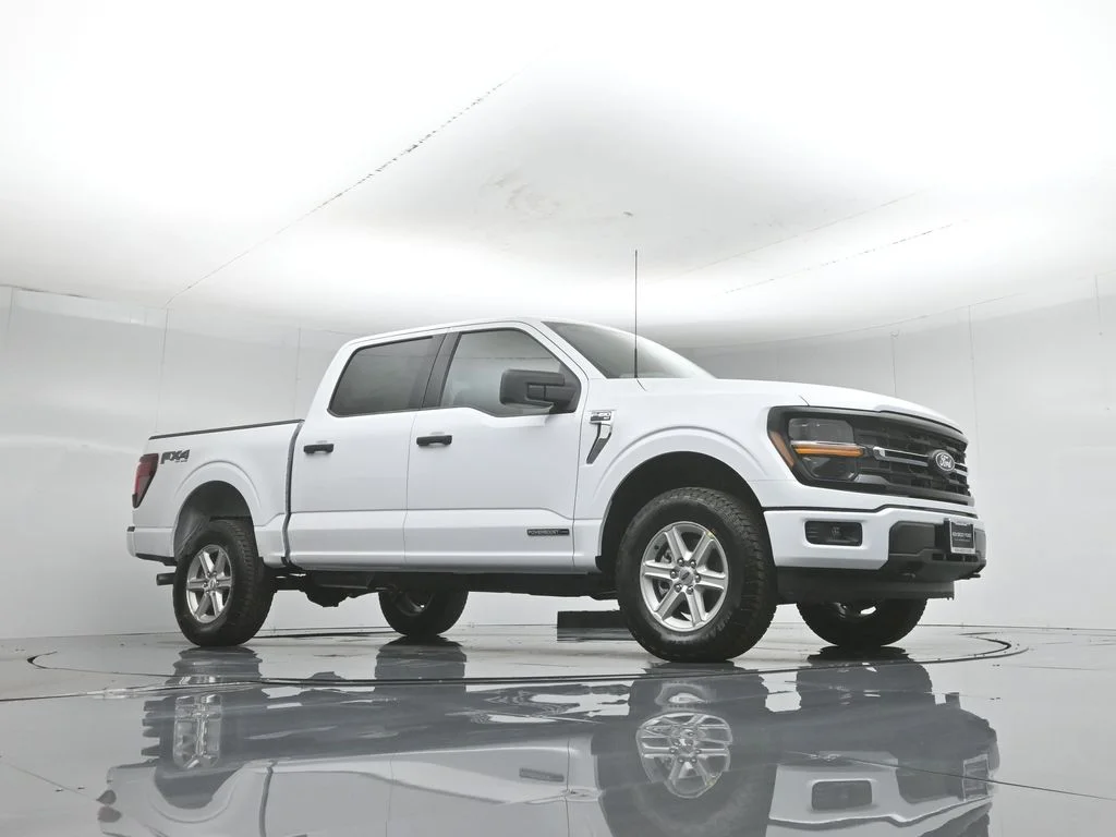 New 2026 Oxford White Ford XLT image 3