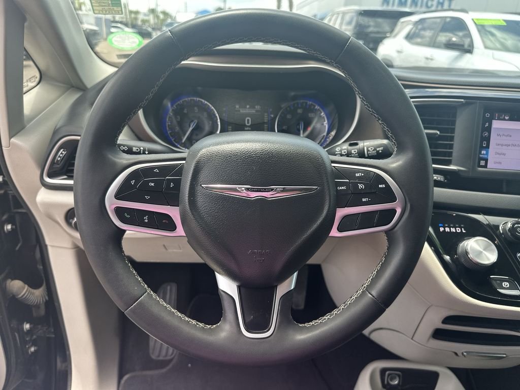 Used 2022 Black Chrysler LX image 21