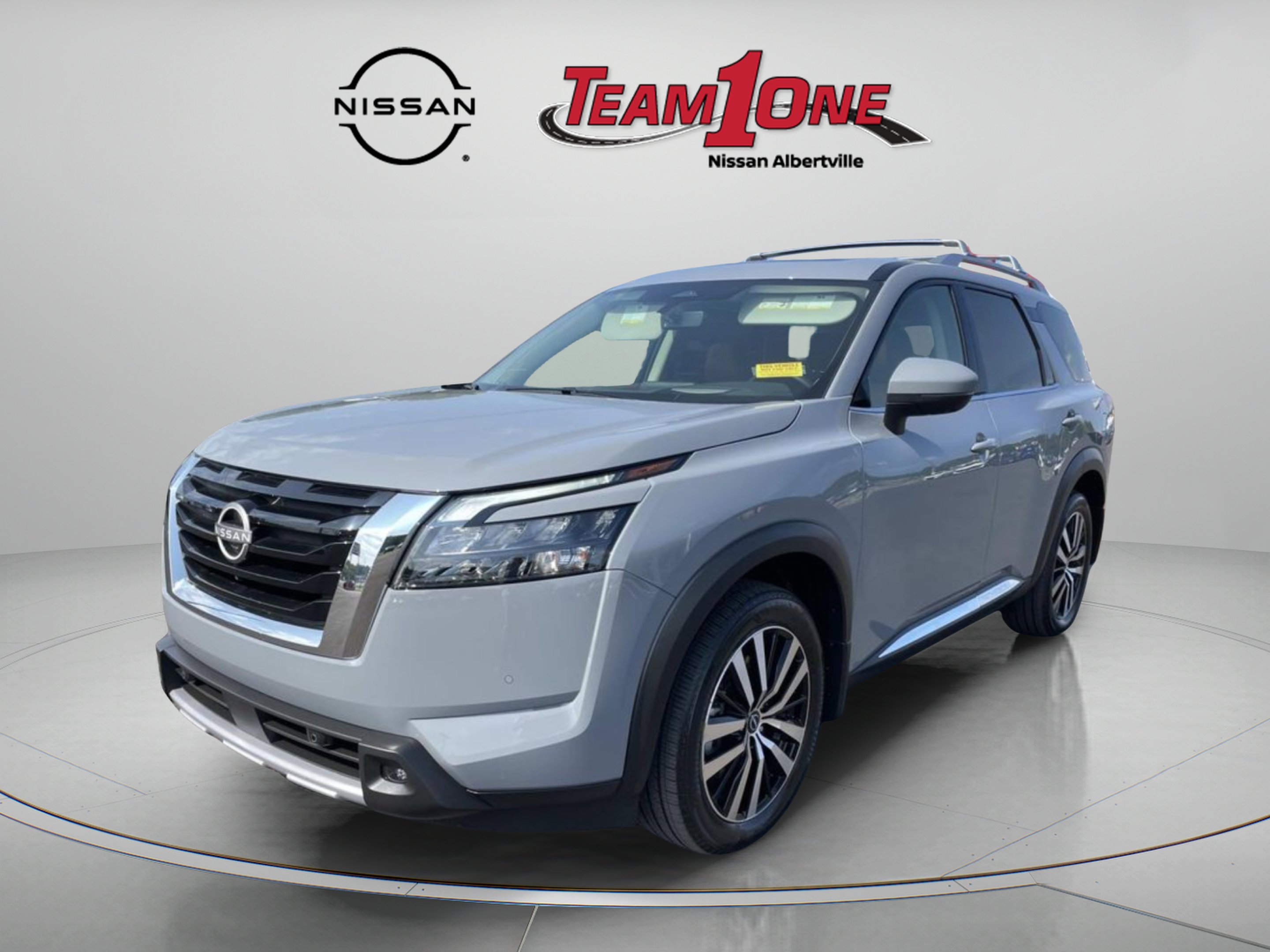 Used 2025 Gray Nissan Platinum image 3
