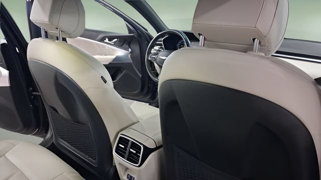 2025 GENESIS G70 Standard - Photo 17