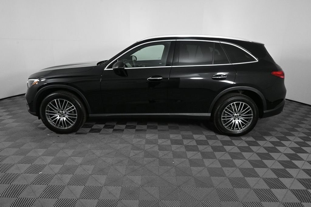 Certified Used 2026  Mercedes-Benz GLC 300 image 3