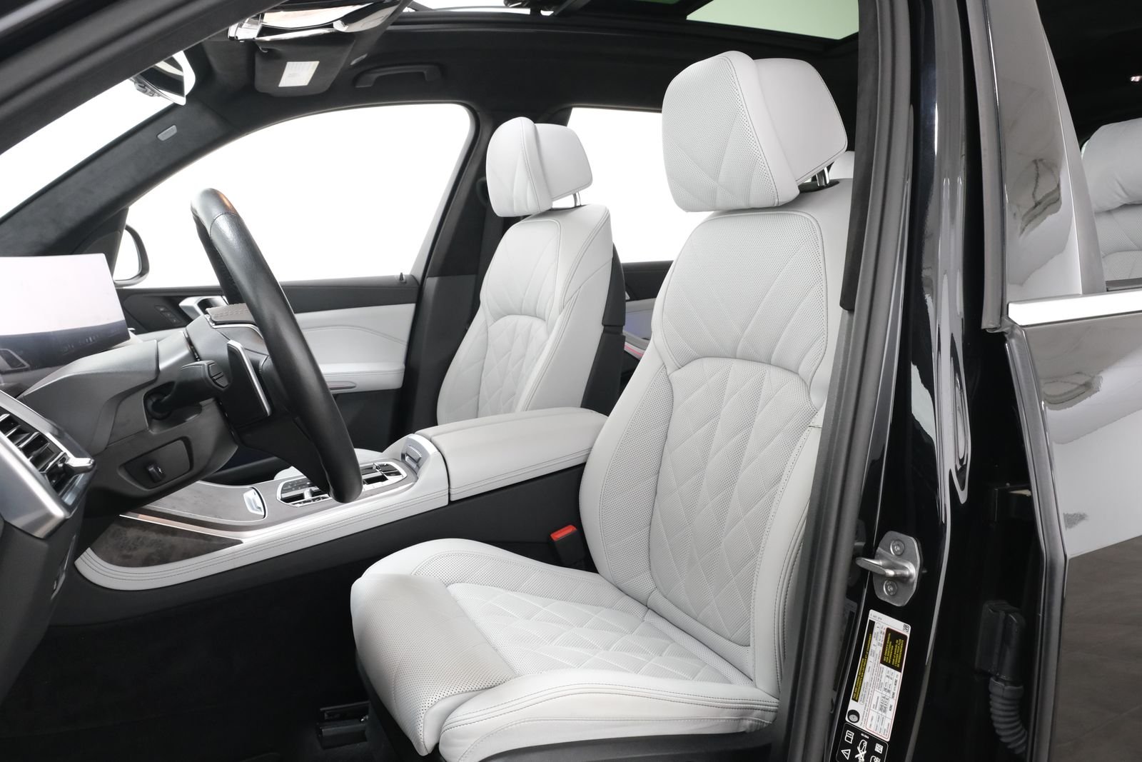 Used 2024 Black Sapphire Metallic BMW xDrive40i image 27