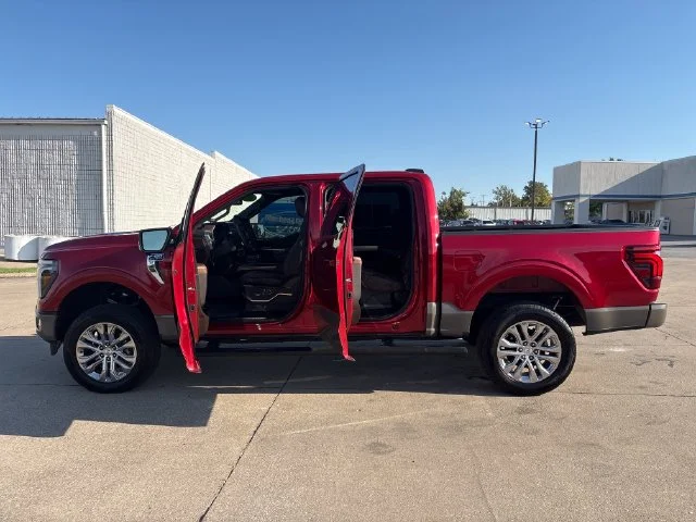 Used 2025  Ford King Ranch image 32