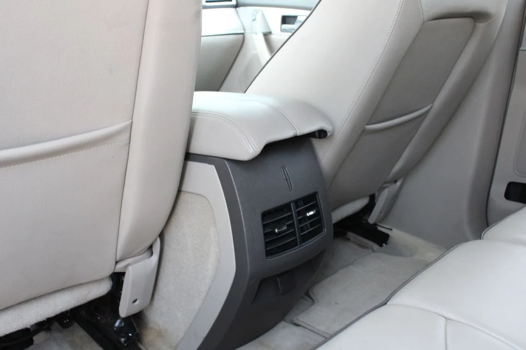 Used 2012 Beige Lincoln Base image 24
