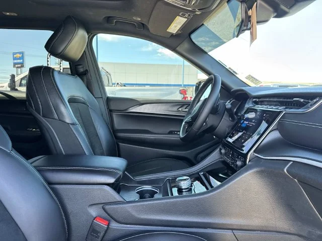 Used 2025 Gray Jeep Altitude X image 28