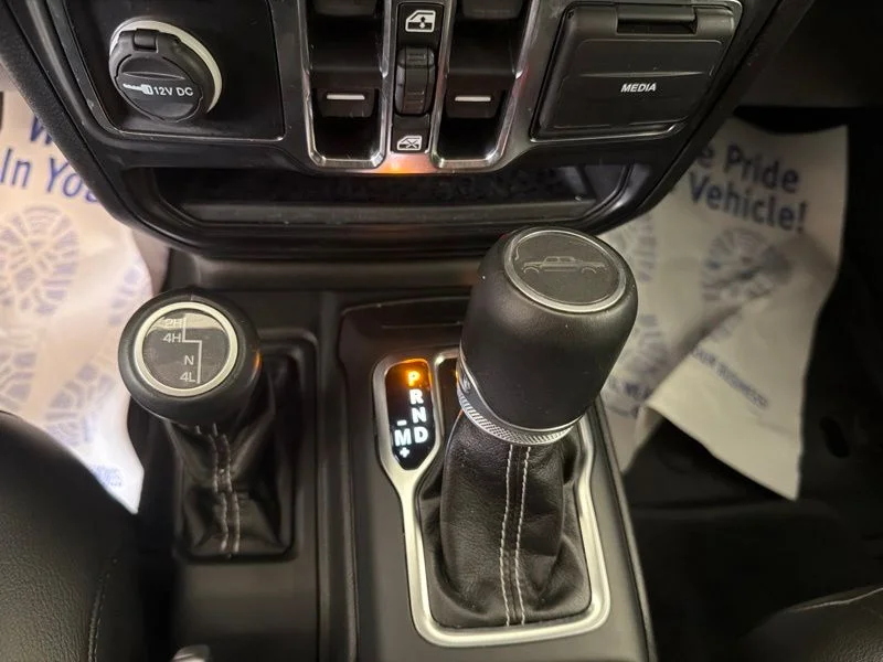 Used 2022 Silver Jeep Overland image 23