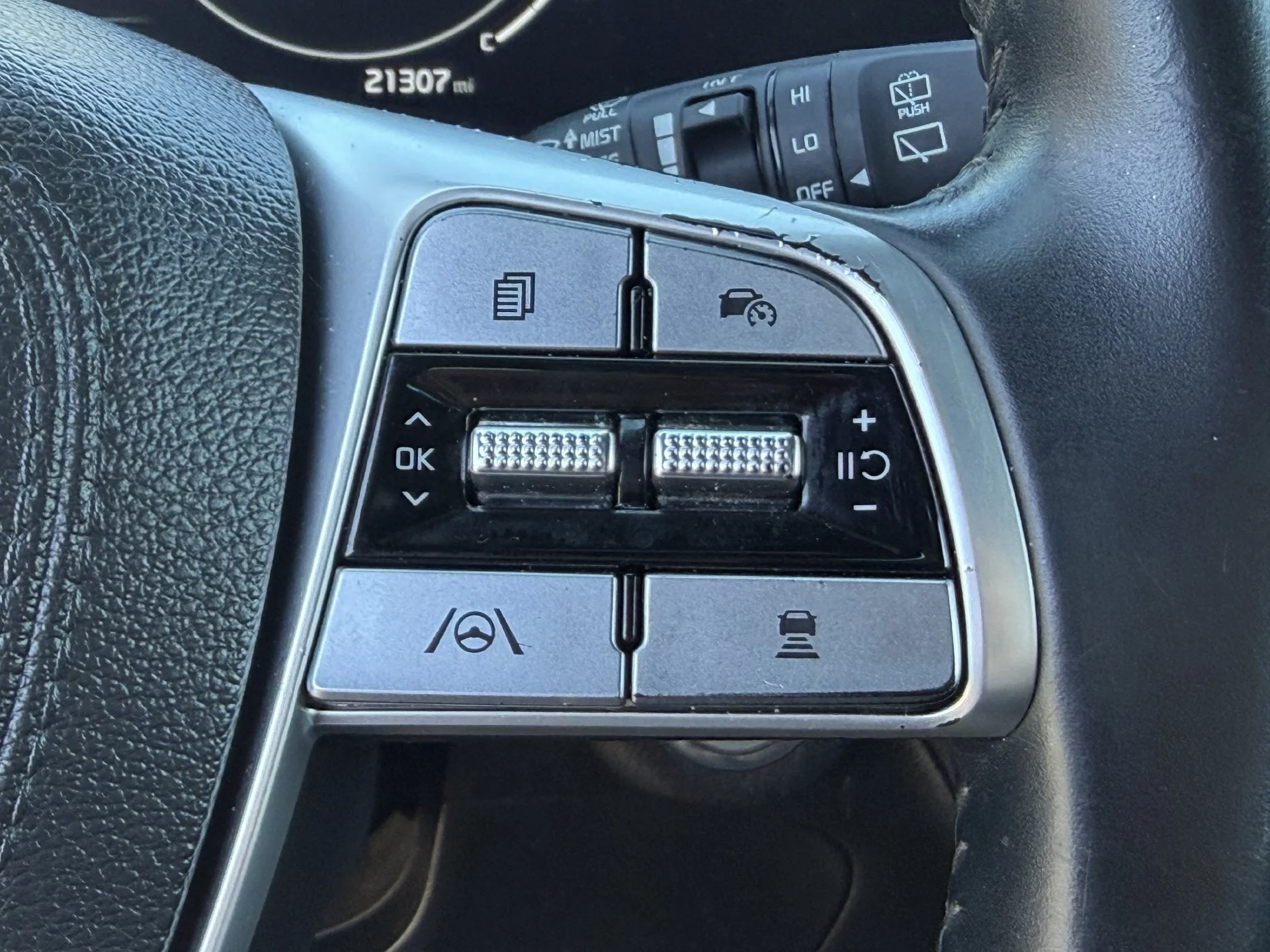 Used 2025 Glacial White Pearl Kia SX image 10