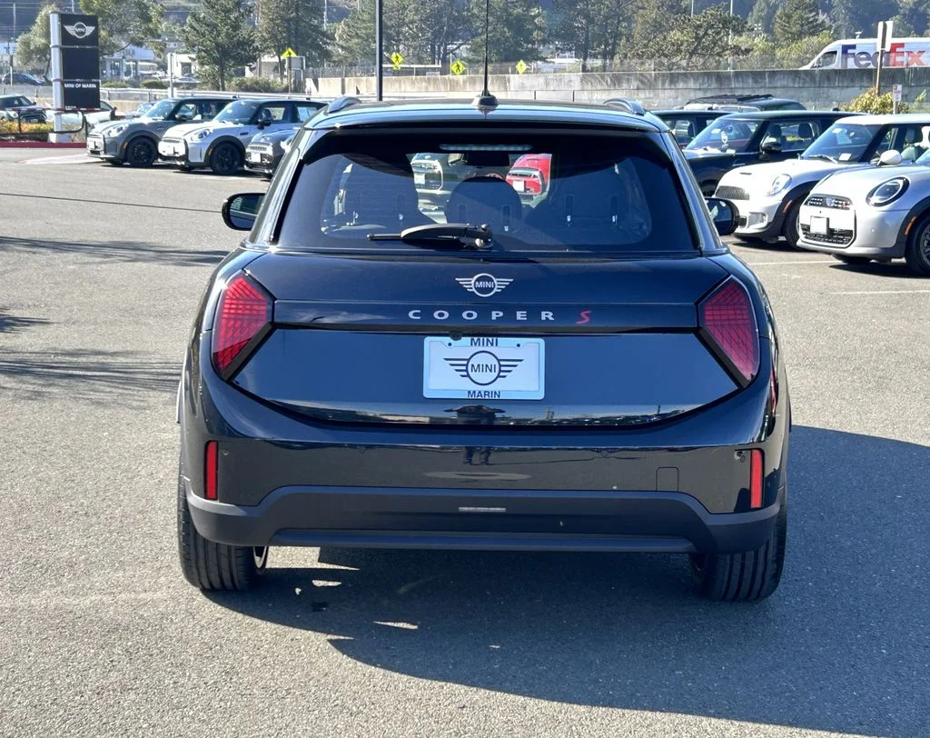 New 2026 Midnight Black II Metallic MINI Signature Plus image 4