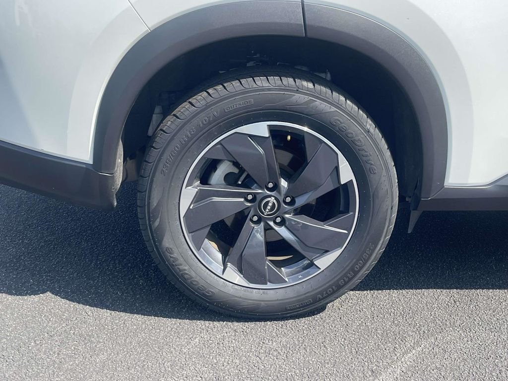 2025 Nissan Rogue SV - Photo 9