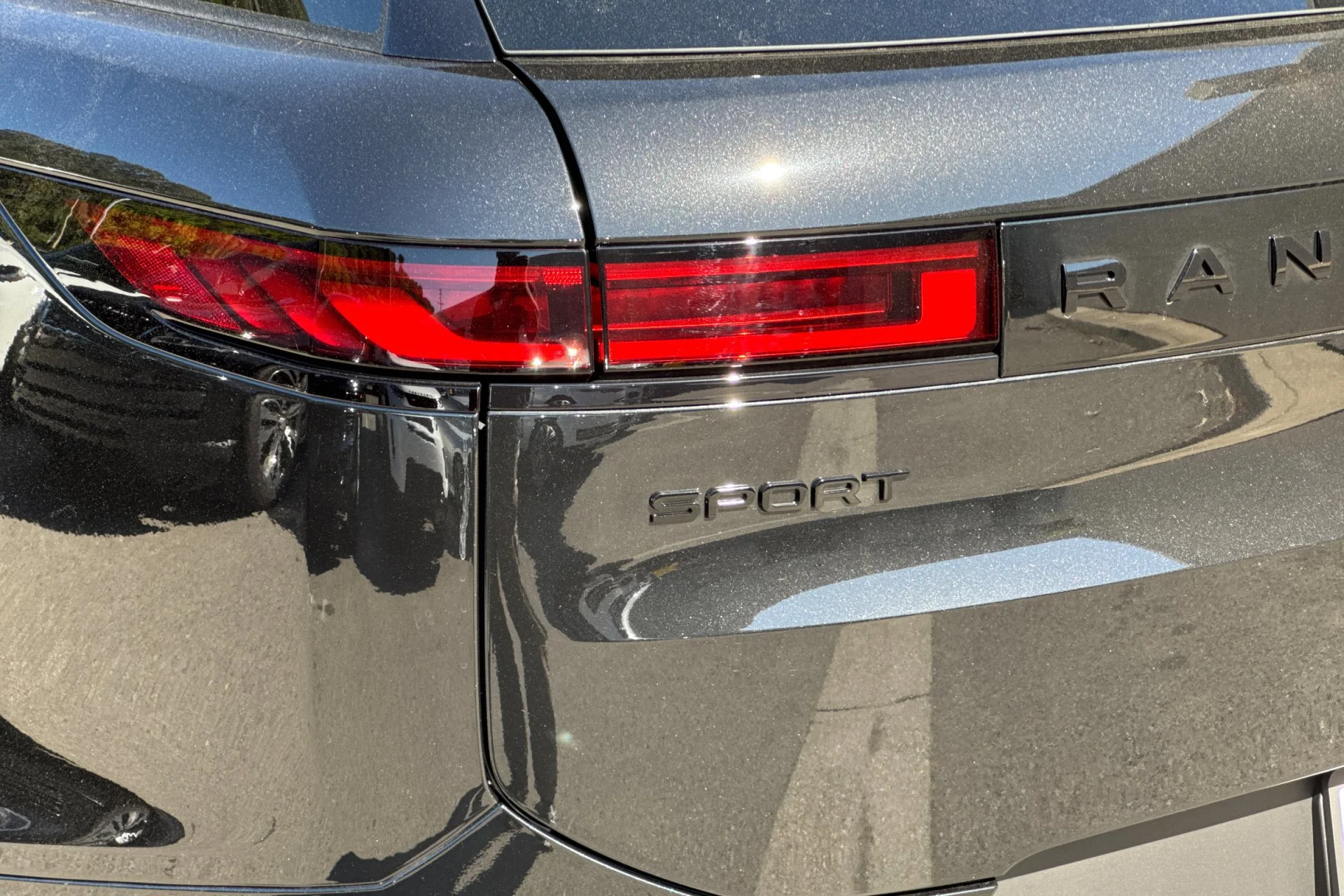 New 2026 Santorini Black Land Rover SE image 12