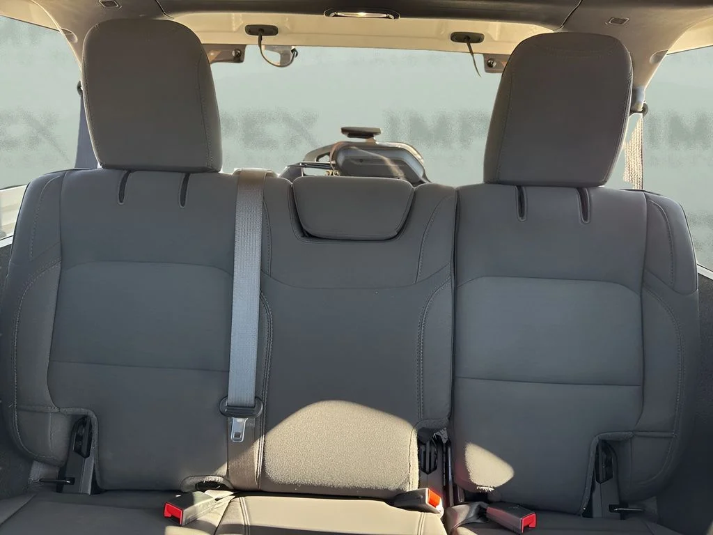 Used 2021 White Jeep Unlimited Sahara image 7