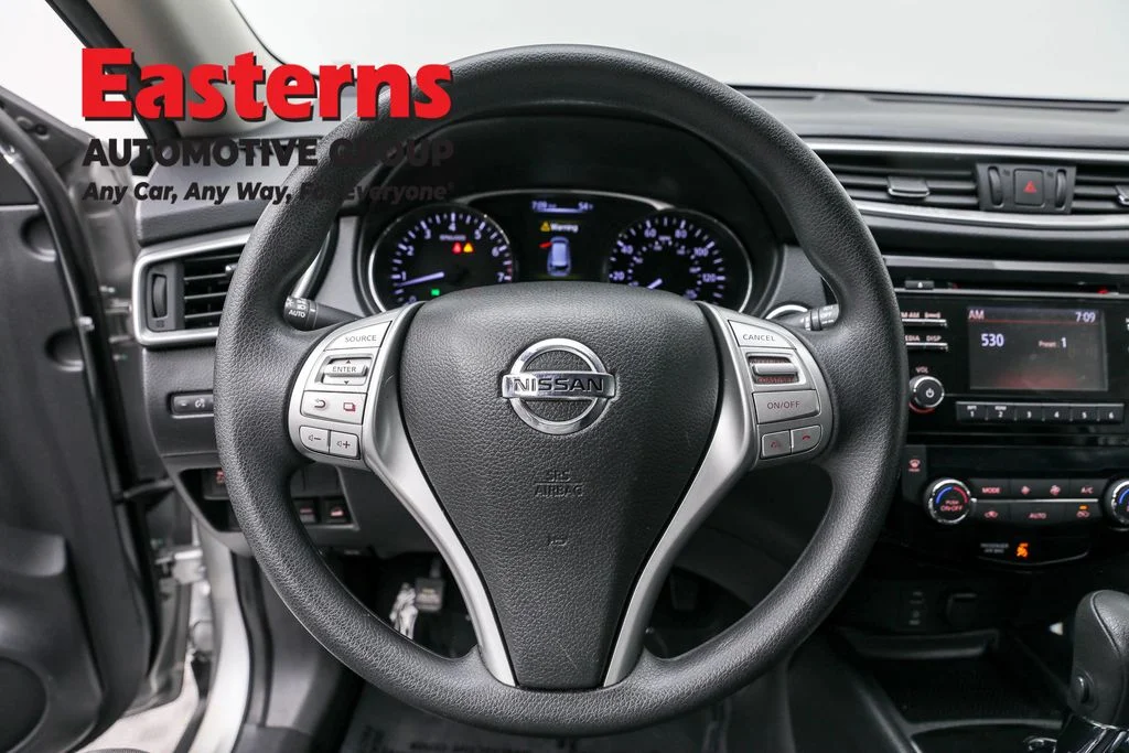 Used 2016 Silver Nissan SV image 10
