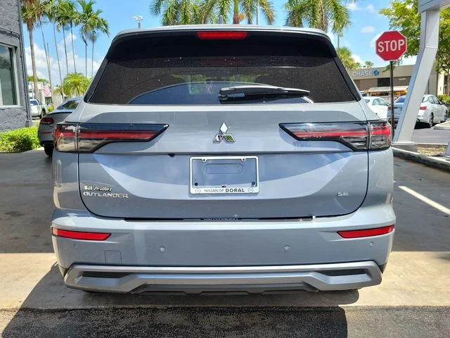 Used 2025 Gray Mitsubishi SE image 5