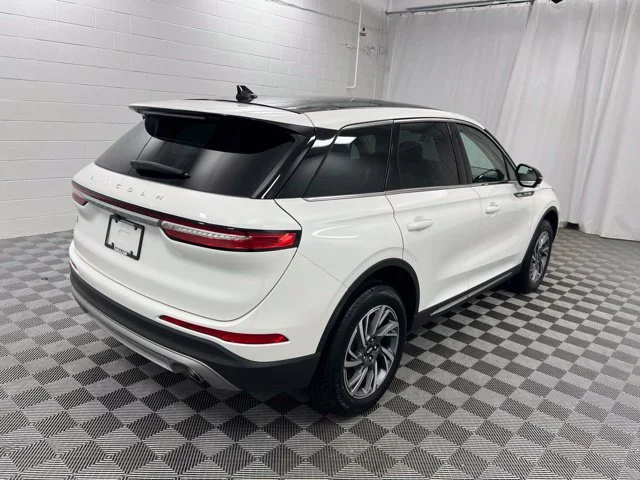 Used 2023 White Lincoln Standard image 5