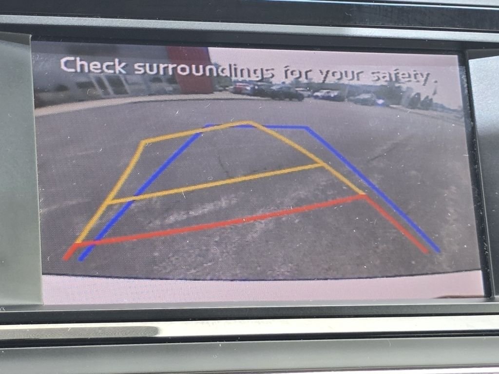 Used 2018 White Hyundai SE image 5