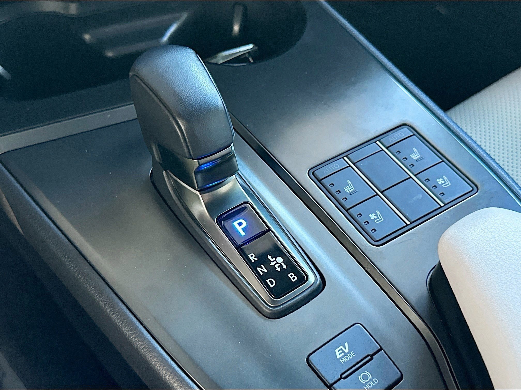 Used 2025 Obsidian Lexus UX 300h F SPORT Design image 12