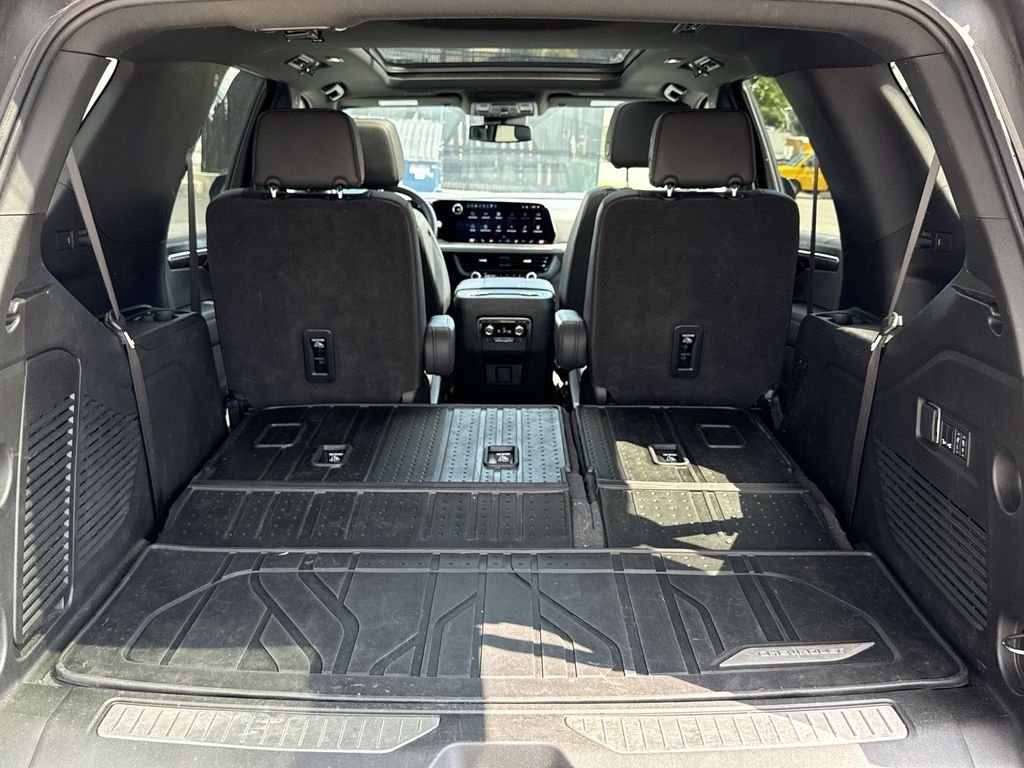 Used 2025 Gray Chevrolet Z71 image 21