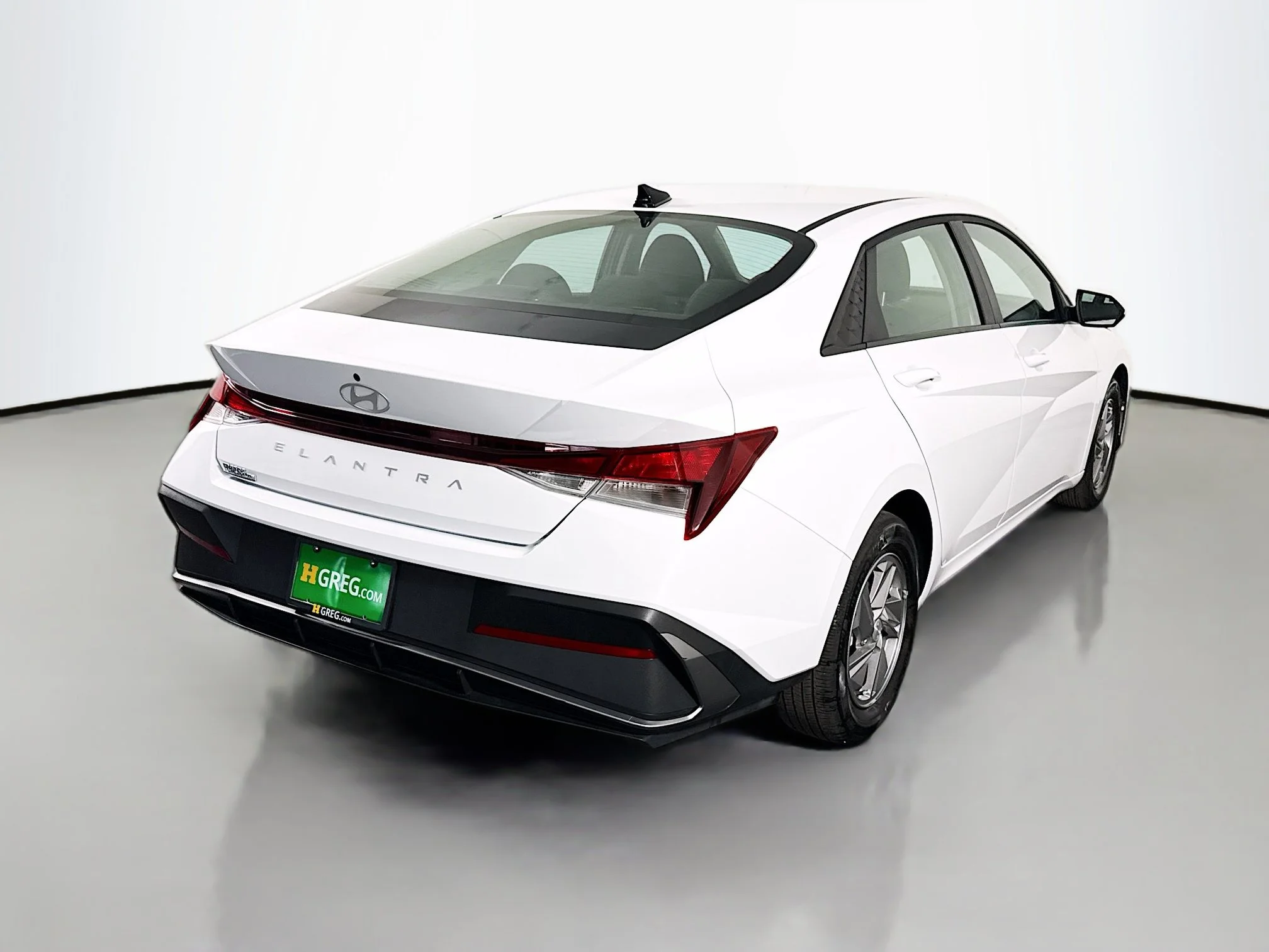 Used 2025 Serenity White Hyundai SE image 7