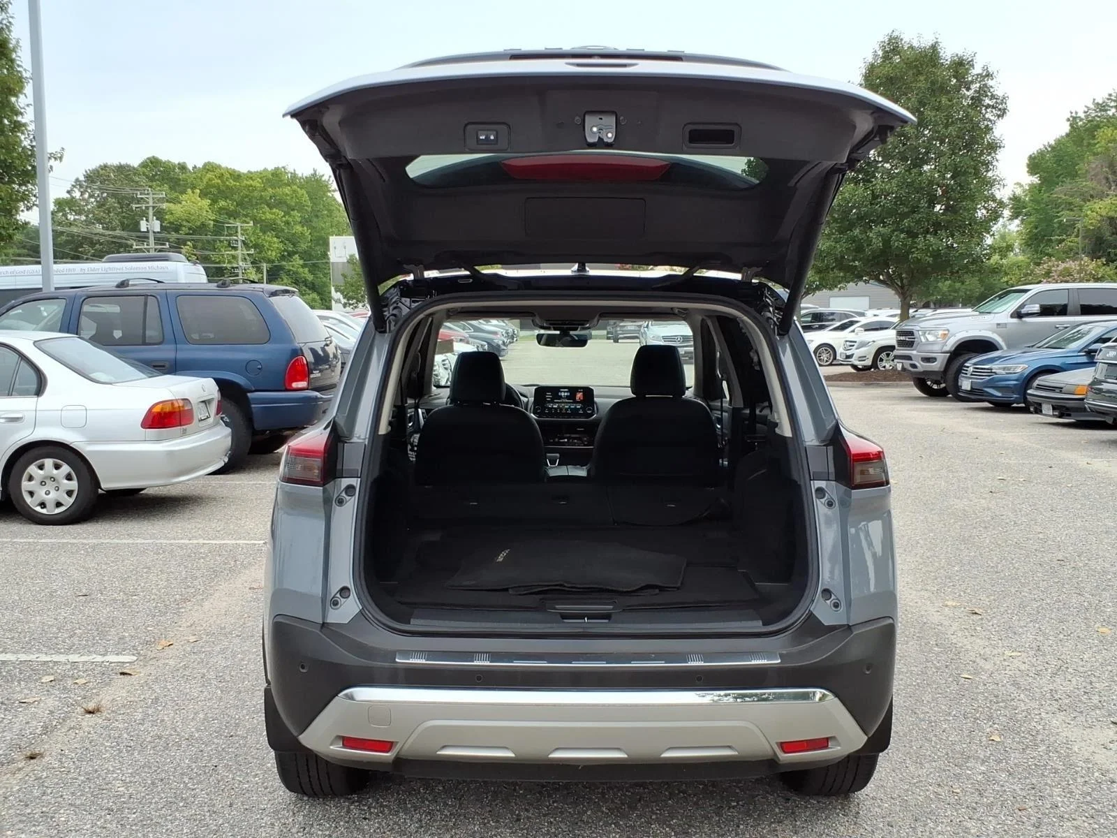 Used 2022 Boulder Gray Pearl/Super Black Nissan Platinum image 31