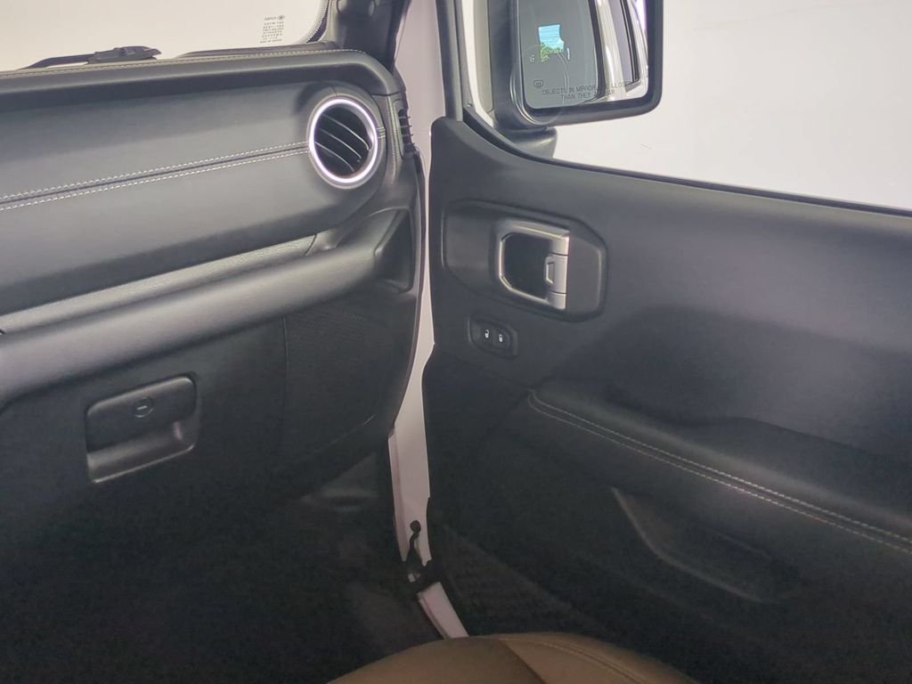 2022 Jeep Wrangler Unlimited Sahara 4XE - Photo 19