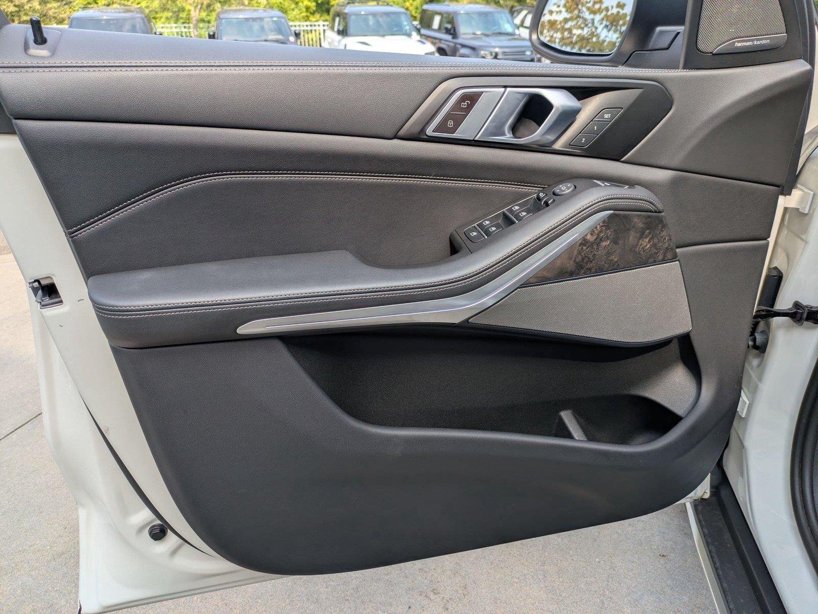 Used 2024 Alpine White BMW xDrive40i image 11
