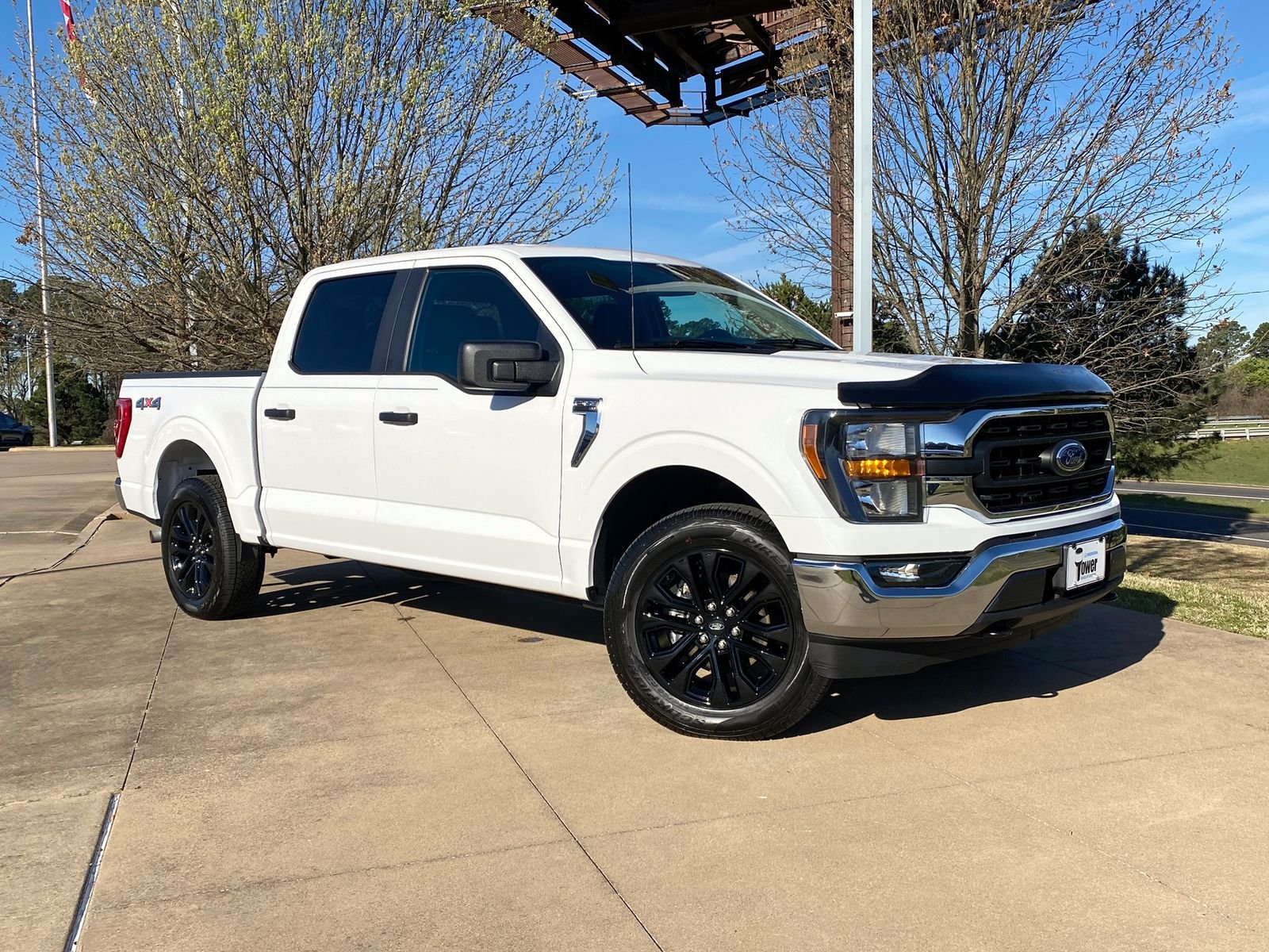 Used 2023 Oxford White Ford XLT image 1