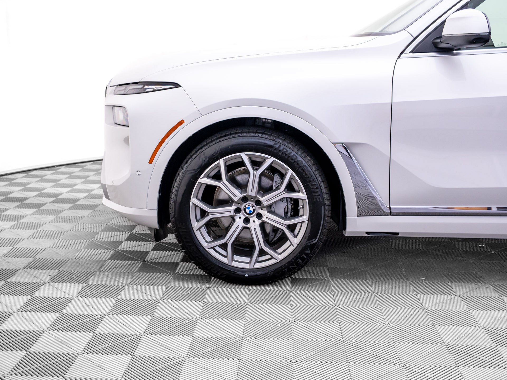 New 2026 Mineral White Metallic BMW xDrive40i image 37