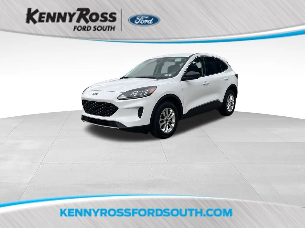 Used 2022 White Ford SE image 1