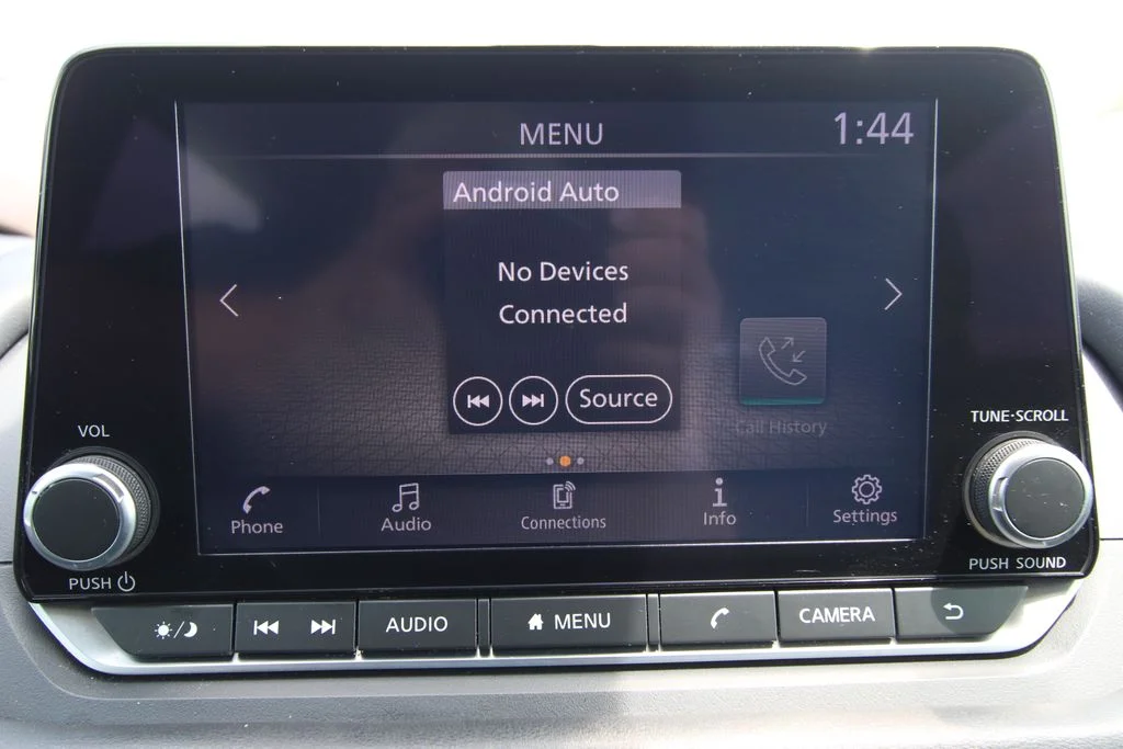 Used 2023 White Nissan S image 27