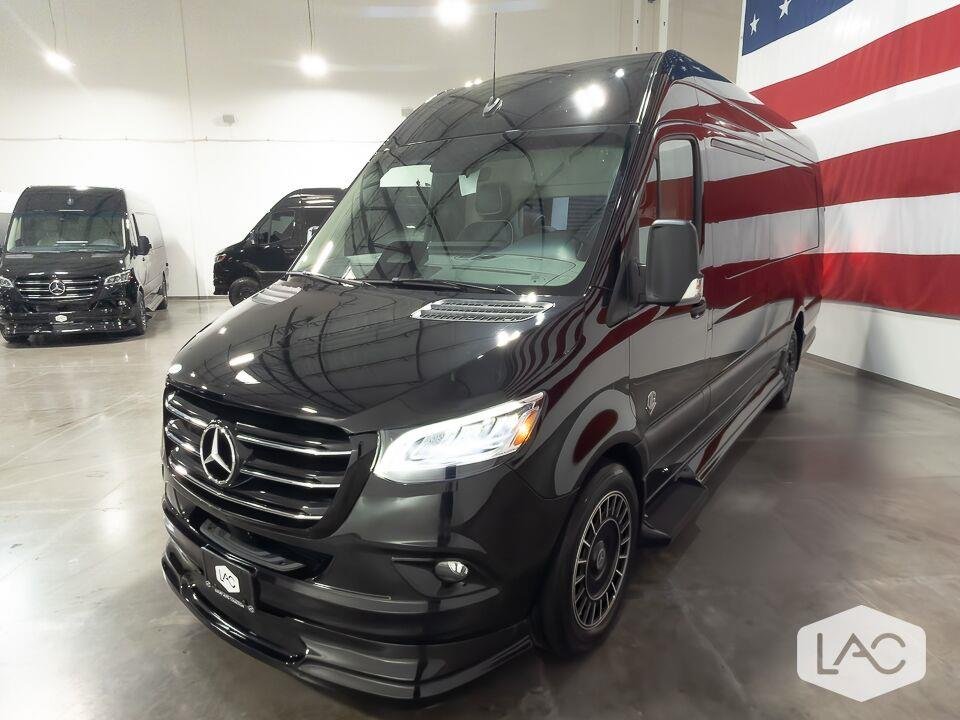 New 2027 BLACK OGV LUXURY COACH 170EXT image 6
