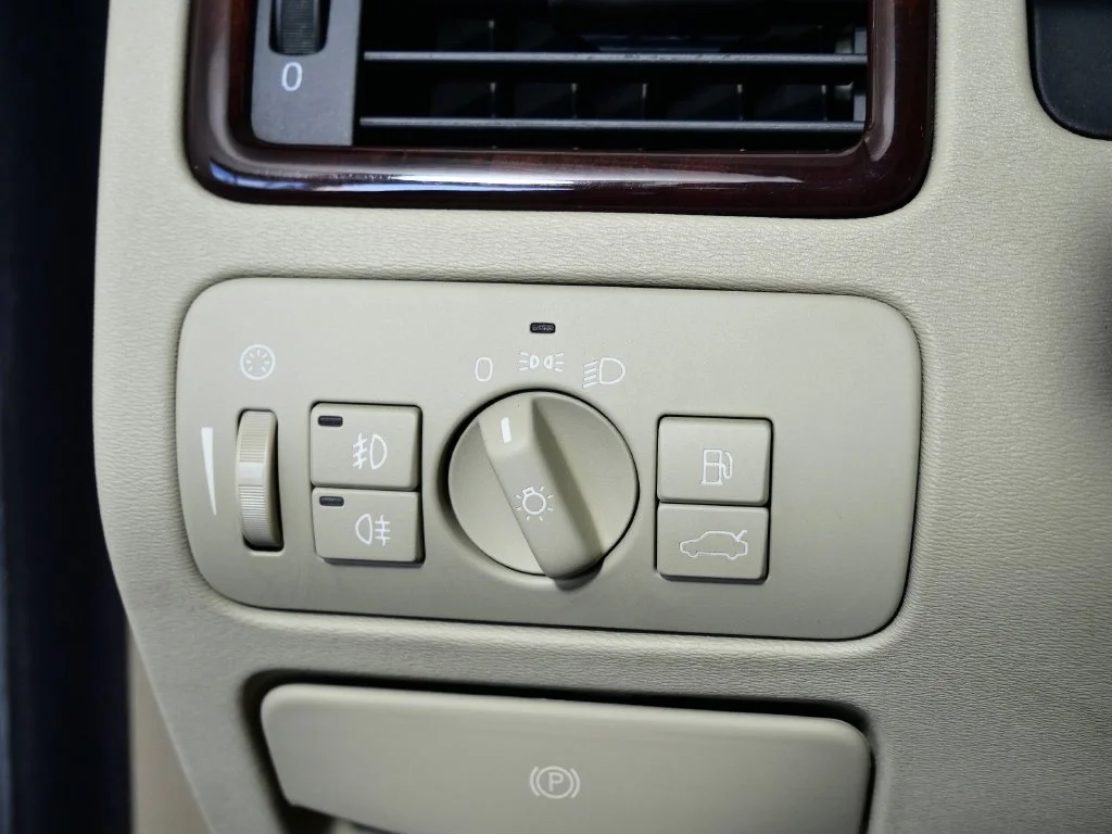 Used 2007  Volvo 3.2 image 25