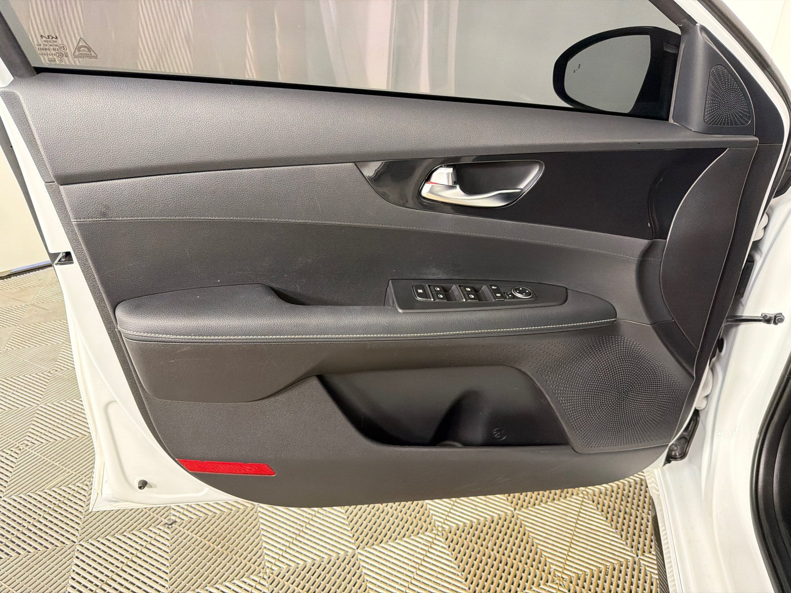 Used 2023 Snow White Pearl Kia GT-Line image 11