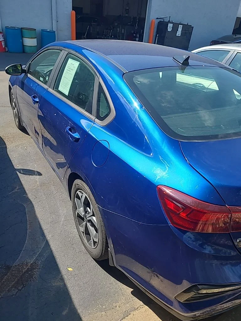 Used 2019 Blue Kia LXS image 4