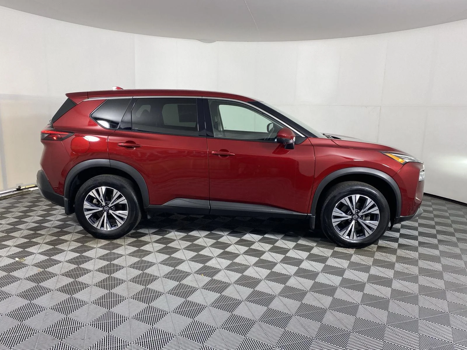 Used 2021 Scarlet Ember Tintcoat Nissan SV image 9