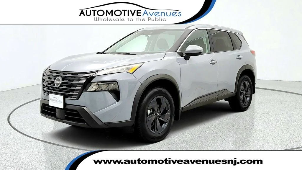 Used 2026 Boulder Gray Pearl Nissan 2026.5 AWD SV image 1